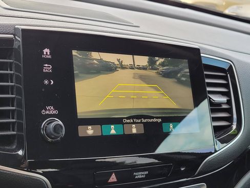 Used 2020 Honda Pilot Touring image 10