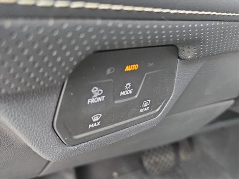 Used 2024 Volkswagen Atlas SE w/ Black Wheel Package image 9