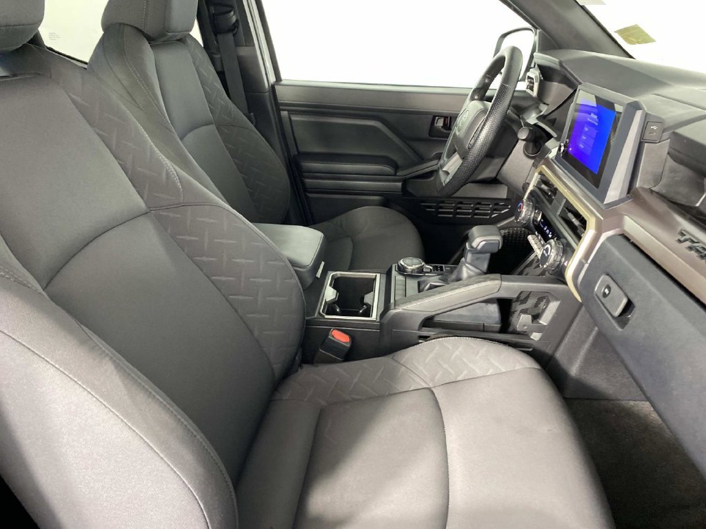 Used 2025 Toyota Tacoma SR5 AWD/4WD image 10