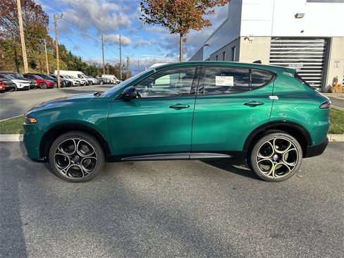 New 2025 Alfa Romeo Tonale image 5