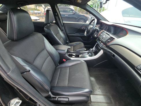 Used 2017 Honda Accord Sport image 9