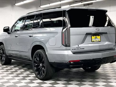 Used 2025 Cadillac Escalade Sport Platinum w/ LPO, ONYX Package AWD/4WD image 2