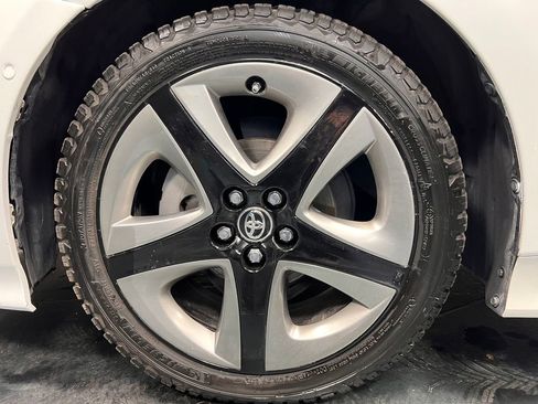 Used 2019 Toyota Prius FWD image 28