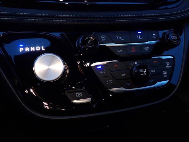 New 2027 Chrysler Pacifica Select AWD/4WD image 19
