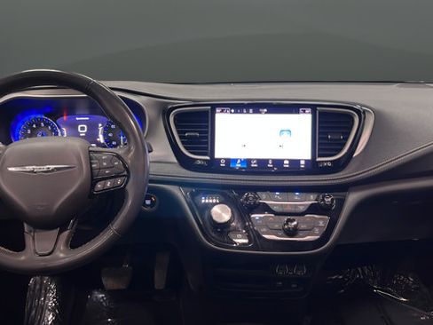 Used 2022 Chrysler Pacifica Touring-L w/ S Appearance Package AWD/4WD image 11