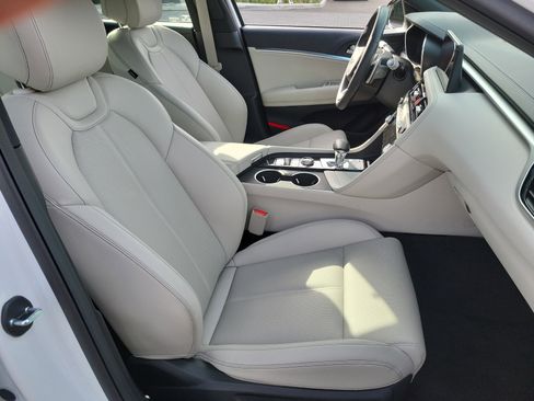 Certified 2025 Genesis G70 2.5T image 19