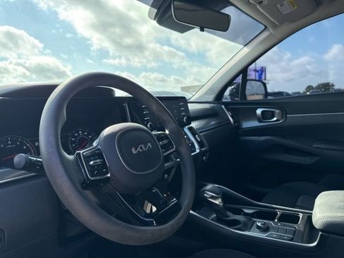 Used 2023 Kia Sorento LX image 12