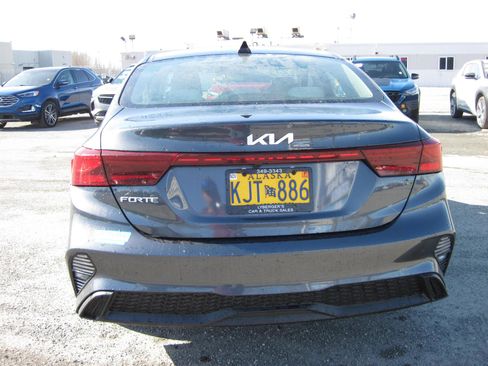 Used 2023 Kia Forte LXS image 3