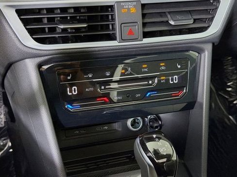 New 2026 Volkswagen Taos SE FWD image 17
