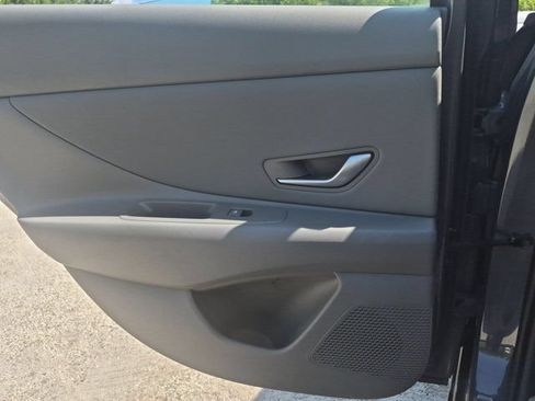 Used 2025 Hyundai Elantra SEL FWD image 27