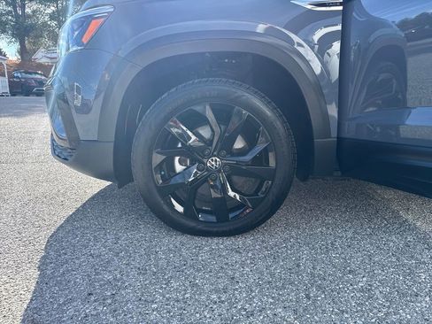 Used 2024 Volkswagen Taos SE w/ Panoramic Sunroof Package image 28