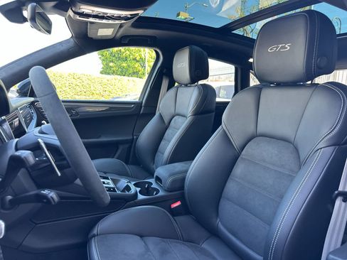 New 2026 Porsche Macan GTS image 5
