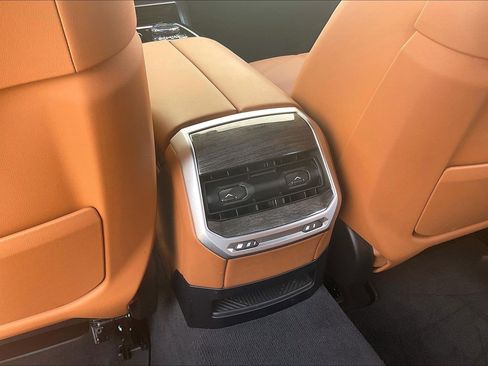 Used 2024 BMW 740i w/ Premium Package 2 RWD image 37