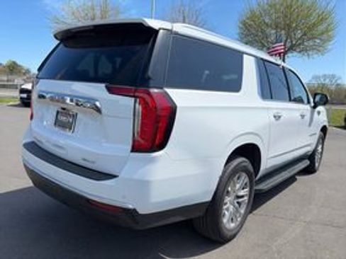 Used 2024 GMC Yukon XL SLT AWD/4WD image 5
