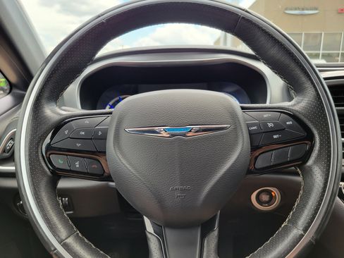 Used 2020 Chrysler Pacifica Limited w/ S Appearance Package FWD image 11