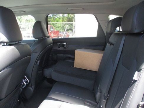 New 2025 Kia Sorento S w/ Panoramic Sunroof Package image 15