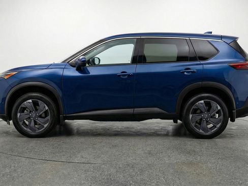 Used 2025 Nissan Rogue SV image 5