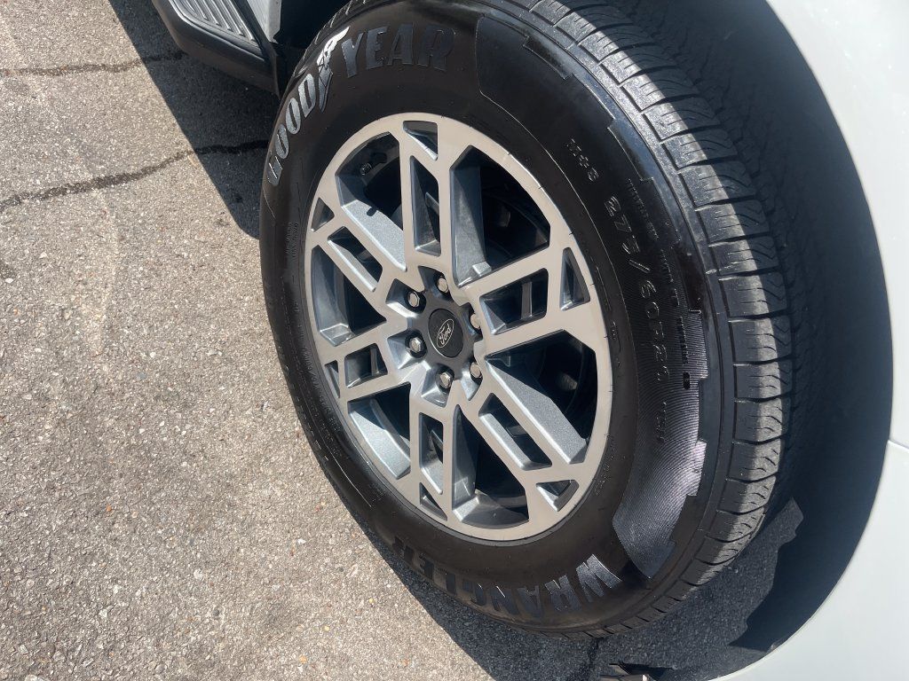 Used 2025 Ford Expedition Active RWD image 37