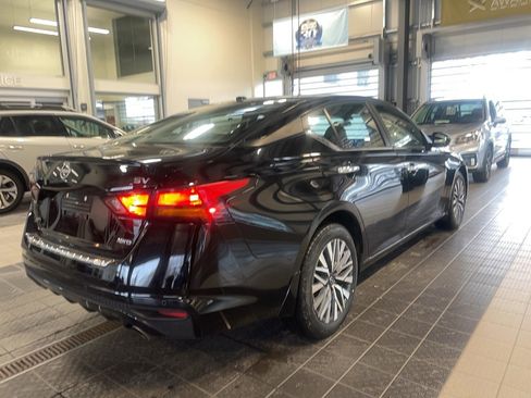 Used 2023 Nissan Altima 2.5 SV w/ SV Premium Package AWD/4WD image 19