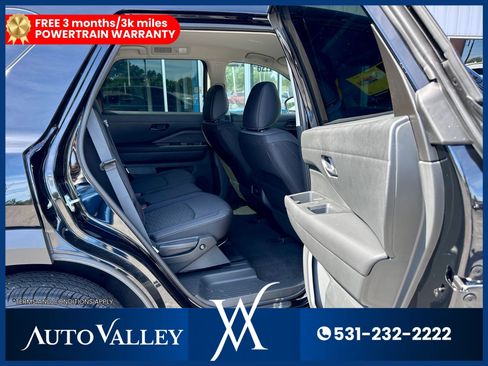 Used 2024 Nissan Pathfinder S image 24