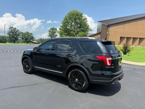 Used 2018 Ford Explorer XLT w/ Class II Trailer Tow Package AWD/4WD image 3