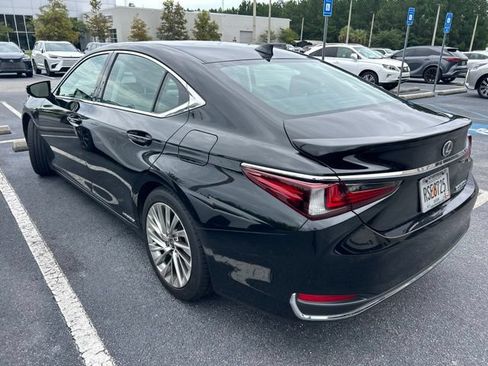 Used 2019 Lexus ES 300h Ultra Luxury w/ Accessory Package 2 FWD image 8