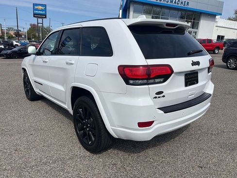 Used 2019 Jeep Grand Cherokee Altitude AWD/4WD image 5