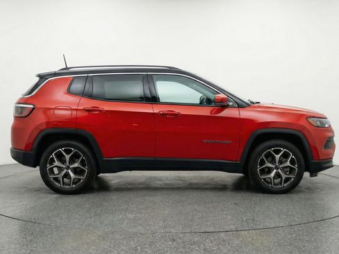 Used 2025 Jeep Compass Limited AWD/4WD image 11