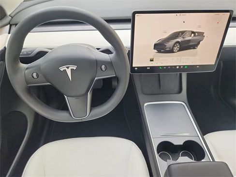 Used 2023 Tesla Model Y Long Range image 11