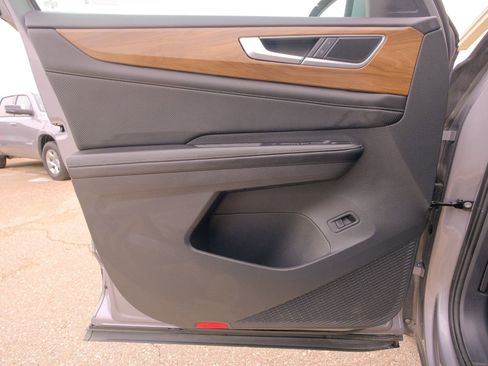 Used 2024 Volkswagen Atlas SE image 26