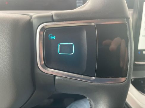 Used 2025 Ford Expedition Active AWD/4WD image 17