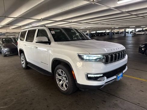 Used 2022 Jeep Wagoneer Series II AWD/4WD image 2