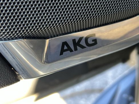 Used 2023 Cadillac Escalade ESV Premium Luxury image 35