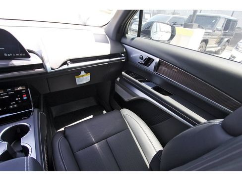 New 2027 Cadillac Vistiq Luxury AWD/4WD image 10