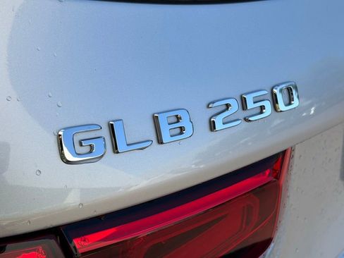 Used 2023 Mercedes-Benz GLB 250 4MATIC image 7