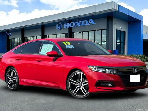Used 2019 Honda Accord Sport image 2