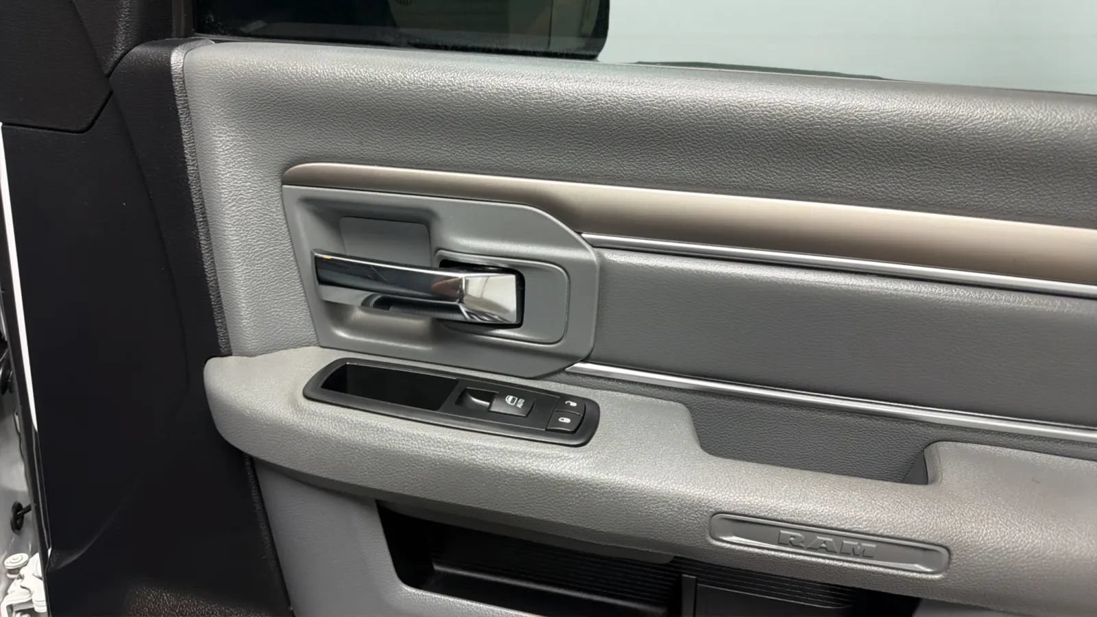 Used 2015 RAM 2500 SLT AWD/4WD image 16