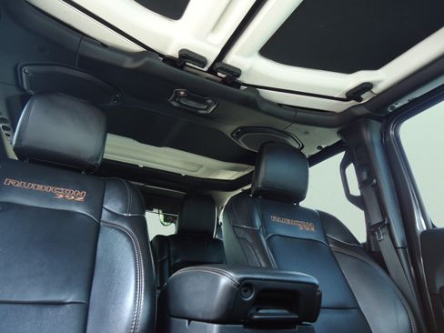 Used 2021 Jeep Wrangler Unlimited Rubicon w/ Dual Top Group AWD/4WD image 32
