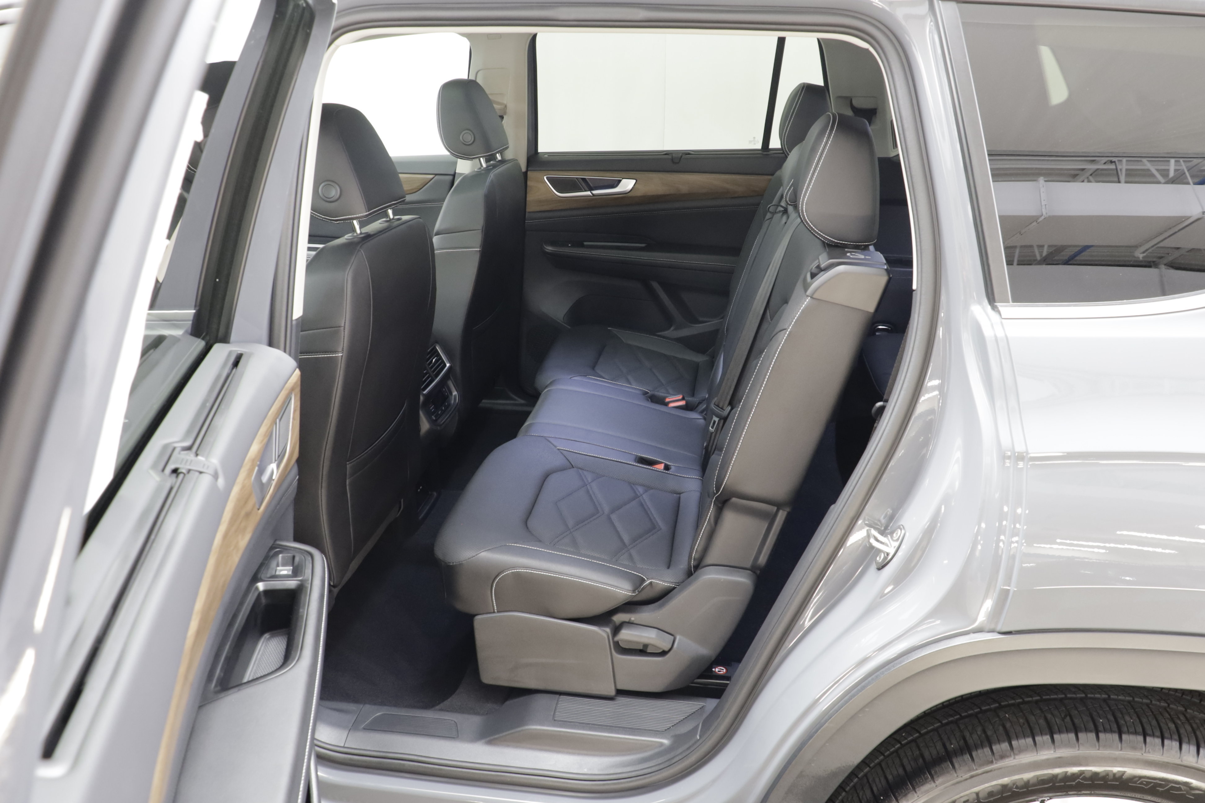 Certified 2026 Volkswagen Atlas SE w/ Panoramic Sunroof Package AWD/4WD image 14