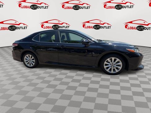 Used 2018 Toyota Camry LE FWD image 9