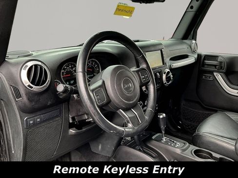 Used 2015 Jeep Wrangler Unlimited Rubicon AWD/4WD image 17