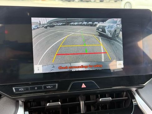 Certified 2023 Toyota Venza Nightshade image 17