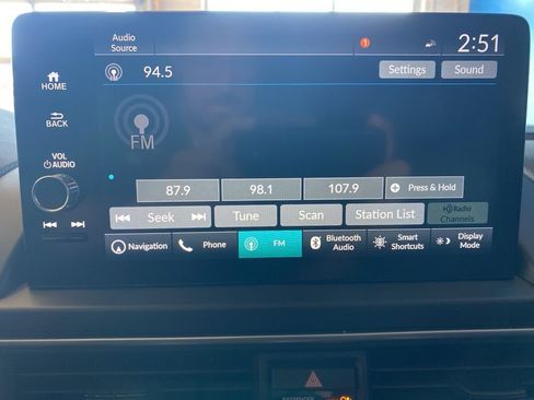 Used 2023 Honda Pilot Touring image 2