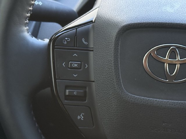 Used 2025 Toyota Prius FWD image 15