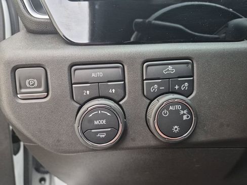 Used 2022 Chevrolet Silverado 1500 LT AWD/4WD image 20