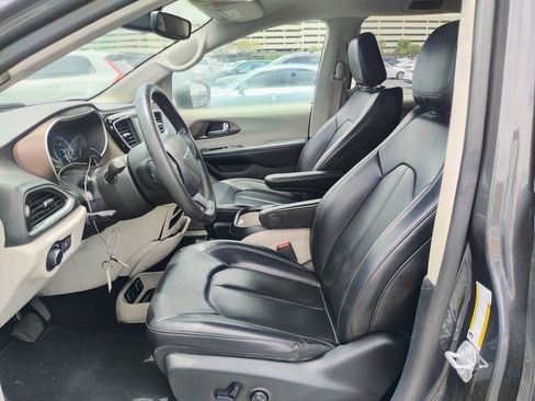 Used 2020 Chrysler Voyager Lxi FWD image 13