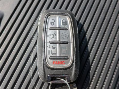 Used 2024 Chrysler Pacifica Limited FWD image 34