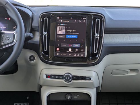 New 2026 Volvo XC40 B5 Ultra w/ Protection Package Premier image 23