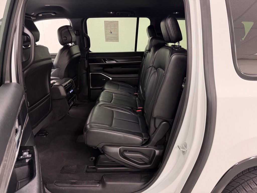 Used 2024 Jeep Wagoneer L Series II w/ Flexible Seating Group AWD/4WD image 19
