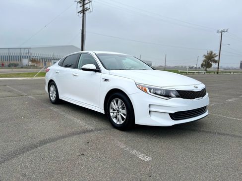 Used 2018 Kia Optima LX w/ Convenience Package image 3